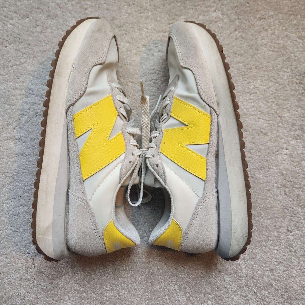 New Balance, Yellow And White Sneakers, Womens Size 9.5 - Picture 4 of 9